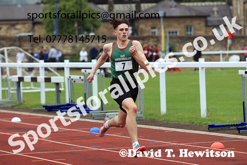 Boys 400 metres, 2025 Northumberland Schools Track and Fields, Wentworth, Hexham. Photo: David T. Hewitson/Sports for All Pics